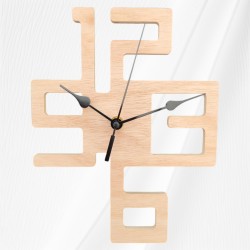 Ajoutez une touche de design unique et original à votre intérieur avec notre horloge murale en bois.